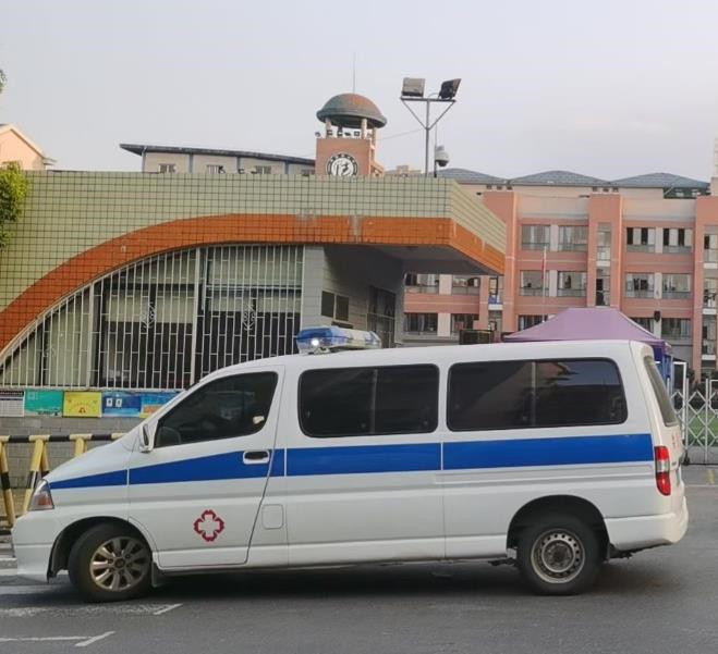 鹿泉救护车出租护送骨折病人一公里多少钱